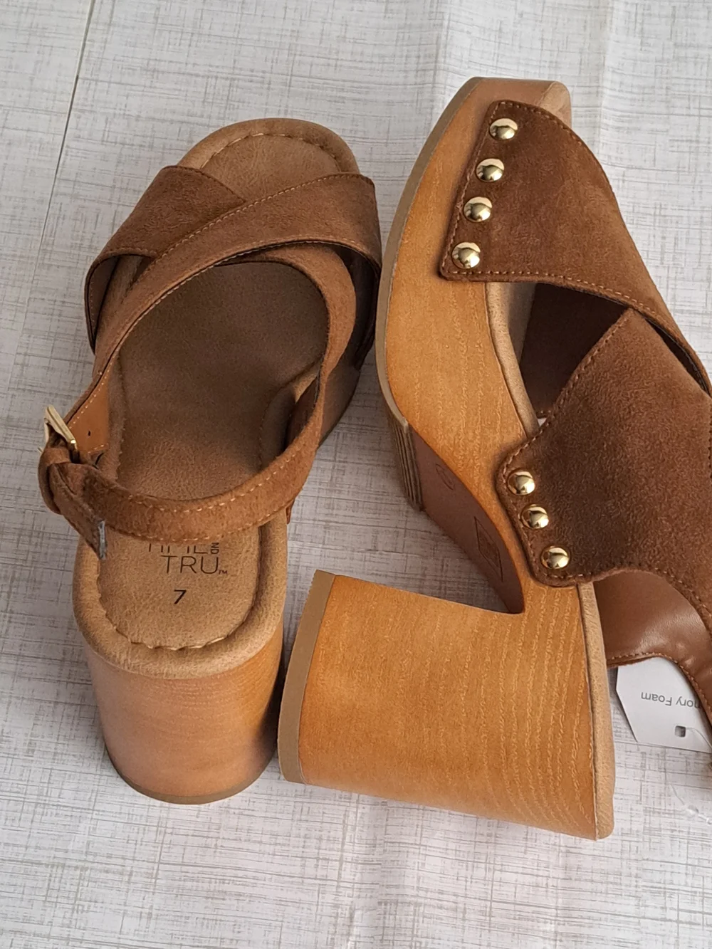TIME AND TRU Brown Suede Crisscross Block Heels Platform Sandals Shoes